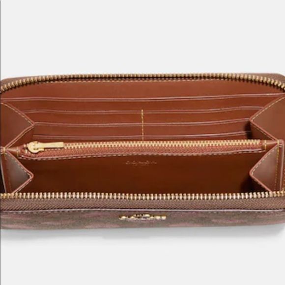 Coach wallet hearts print Valentine’s edition 2022 - Picture 5 of 12